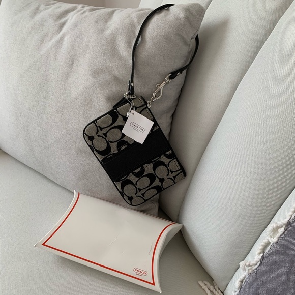 Signature Monogram Coach canvas wristlet NWT - Picture 1 of 4
